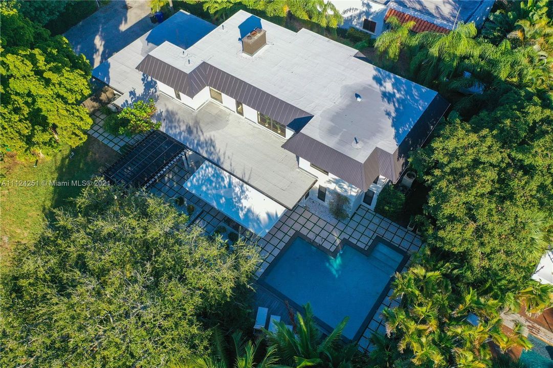 Recently Sold: $3,295,000 (5 beds, 4 baths, 4135 Square Feet)
