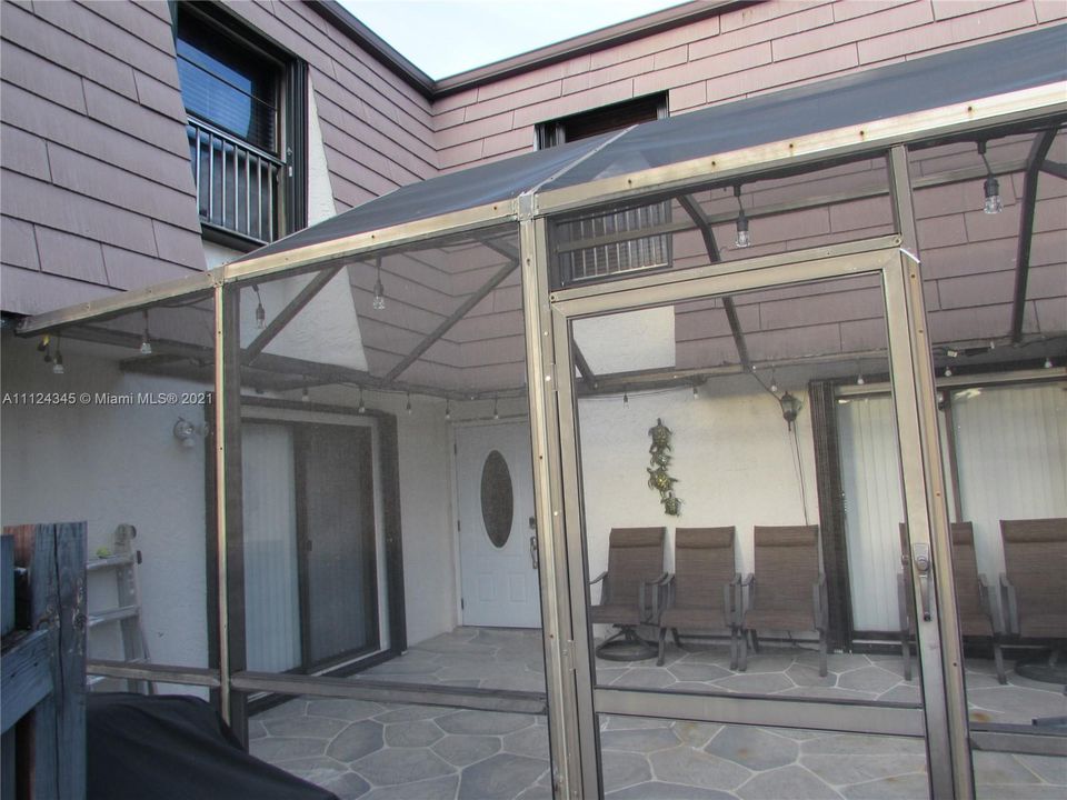 Covered Patio/courtyard