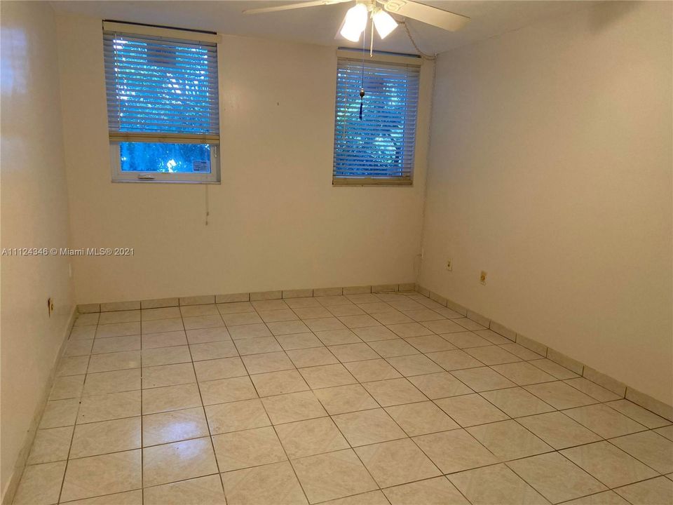 Recently Rented: $1,950 (1 beds, 2 baths, 752 Square Feet)