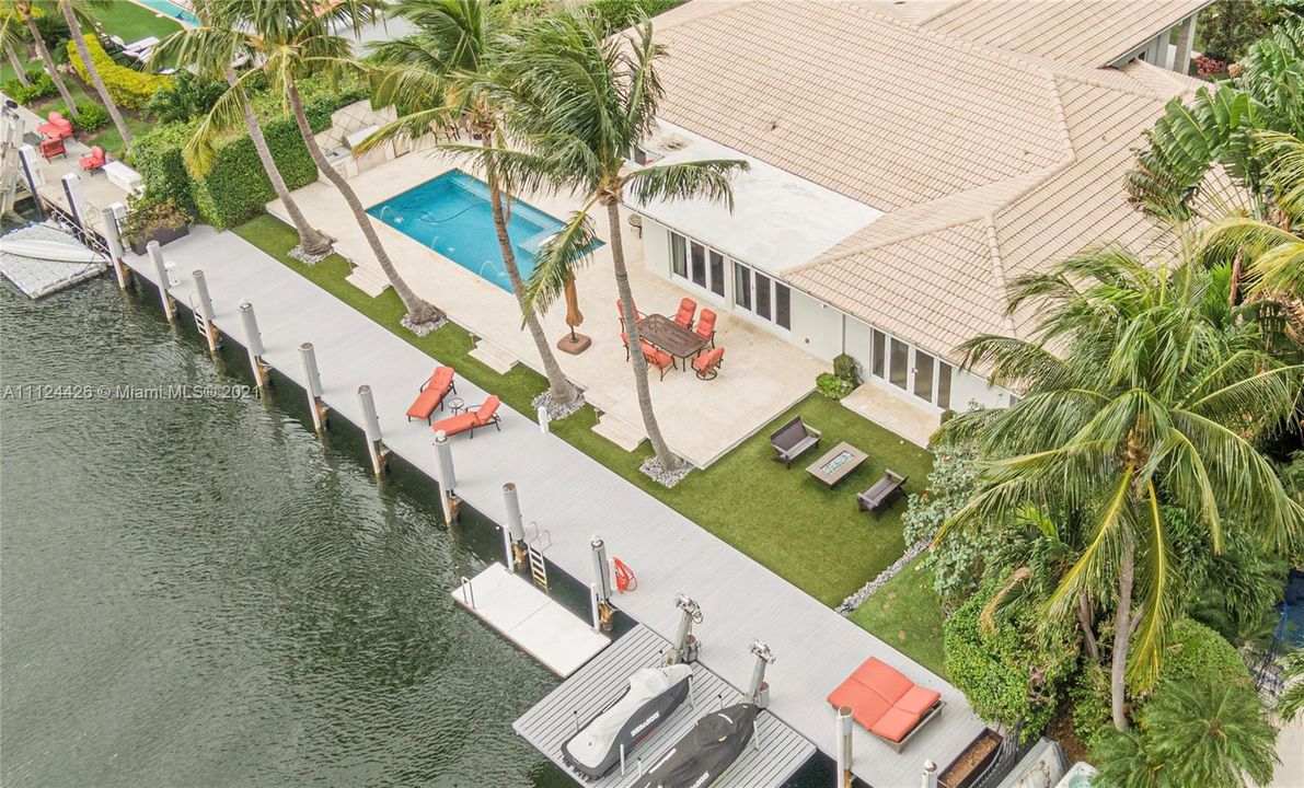Recently Sold: $5,799,000 (5 beds, 4 baths, 3814 Square Feet)