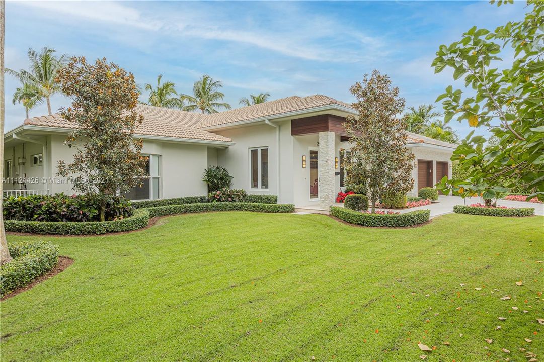 Recently Sold: $5,799,000 (5 beds, 4 baths, 3814 Square Feet)