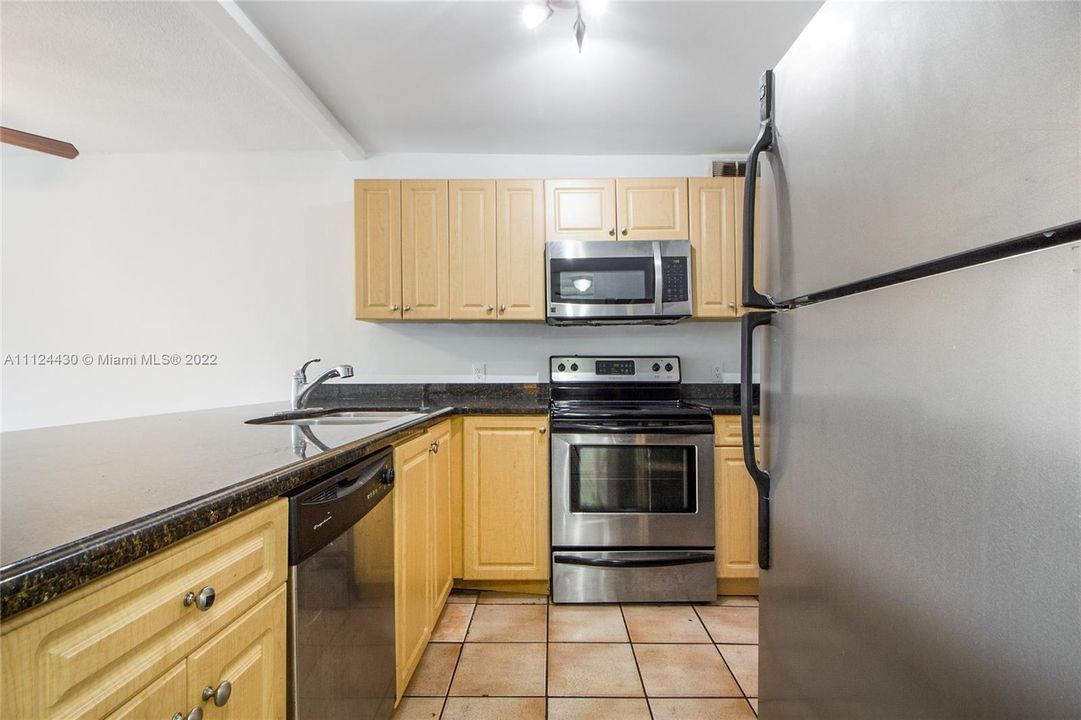 Recently Sold: $379,900 (1 beds, 1 baths, 659 Square Feet)
