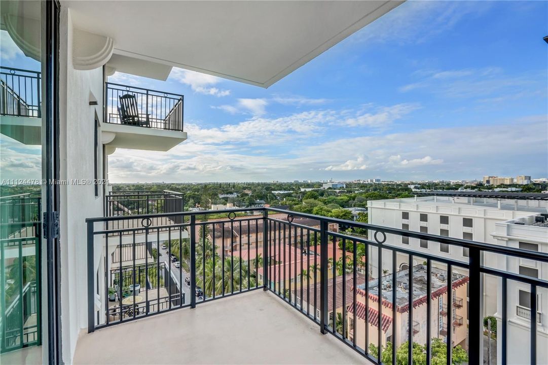 Recently Sold: $330,000 (1 beds, 1 baths, 780 Square Feet)