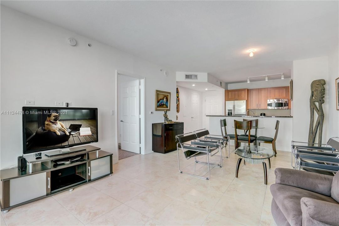 Recently Sold: $330,000 (1 beds, 1 baths, 780 Square Feet)