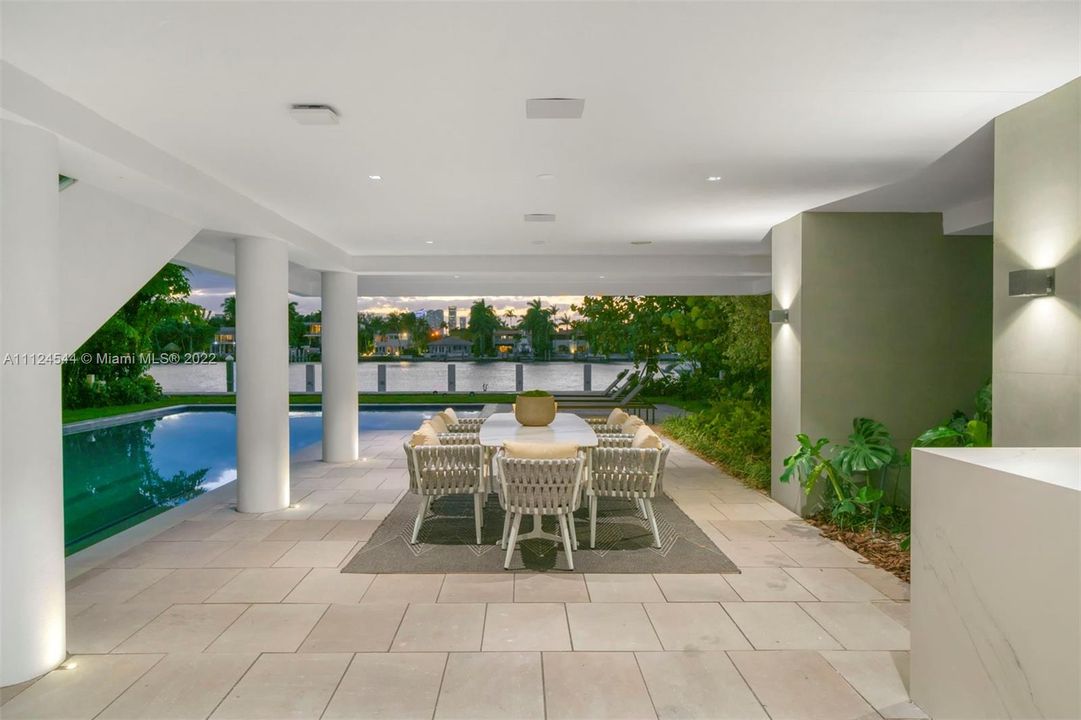 Recently Sold: $25,000,000 (6 beds, 5 baths, 5188 Square Feet)