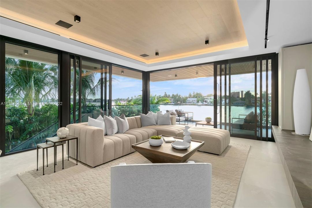 Recently Sold: $25,000,000 (6 beds, 5 baths, 5188 Square Feet)