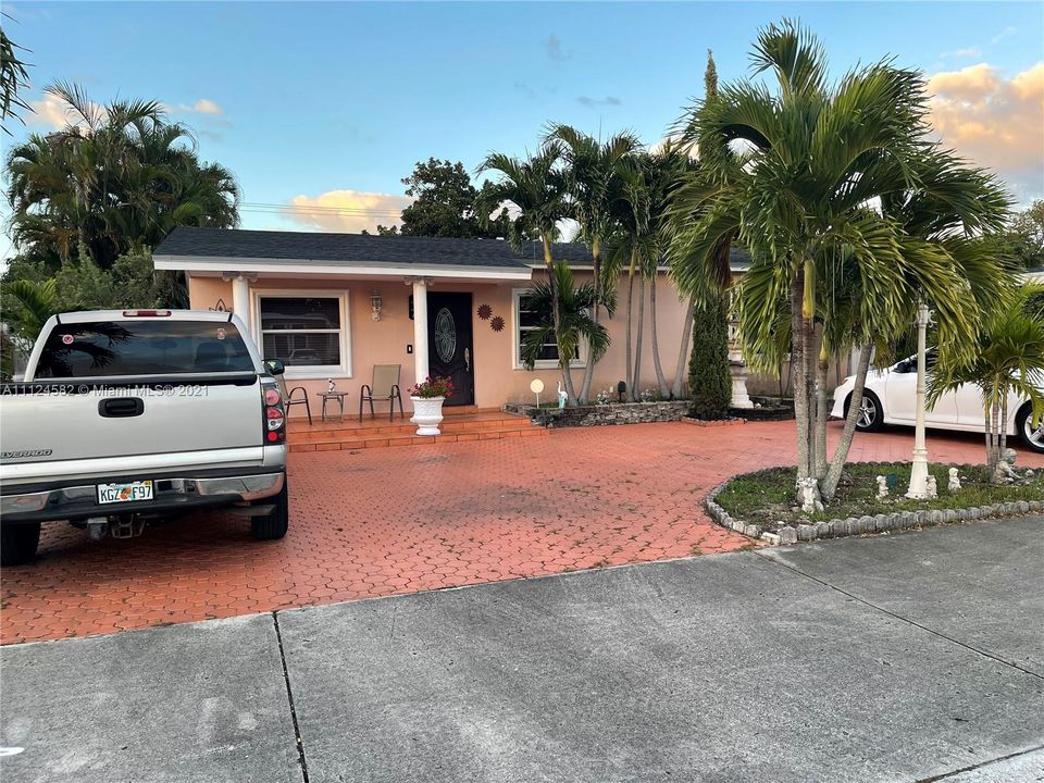Recently Sold: $535,000 (4 beds, 3 baths, 2184 Square Feet)