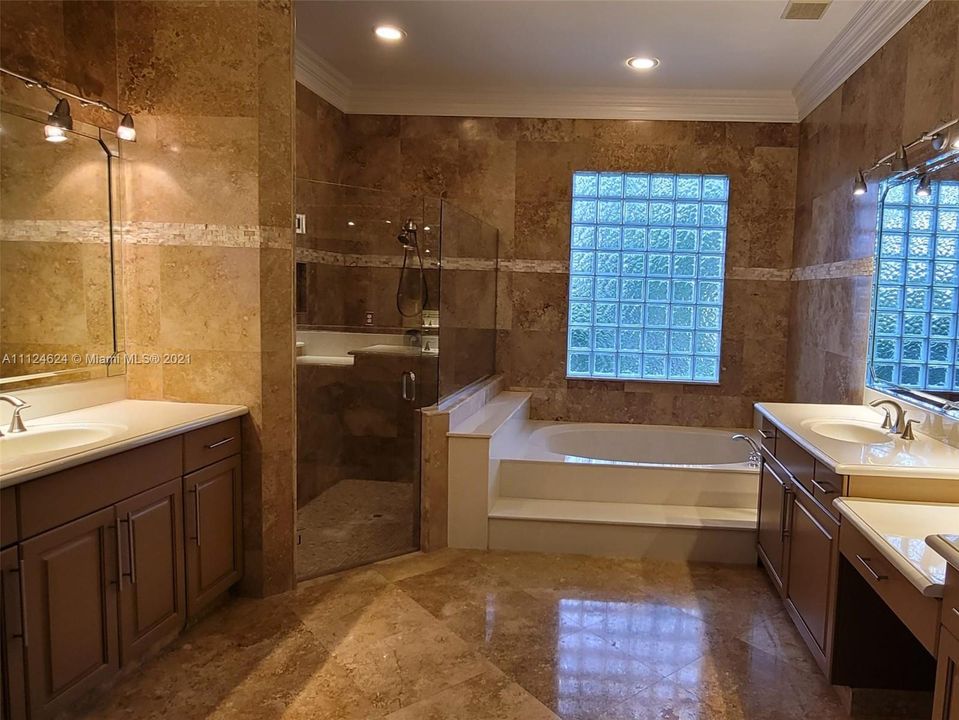 Недавно арендовано: $8,600 (5 спален, 4 ванн, 3370 Квадратных фут)