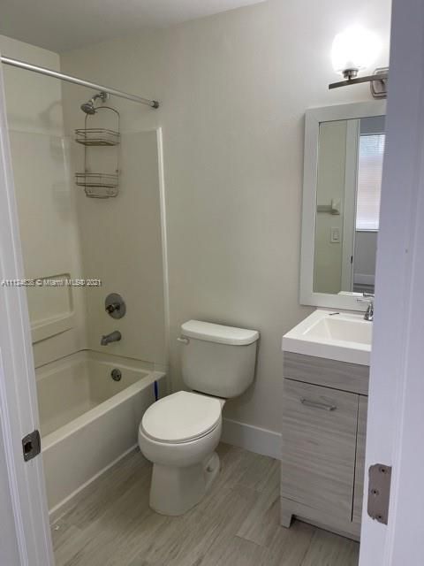 Recently Rented: $2,500 (2 beds, 2 baths, 1110 Square Feet)