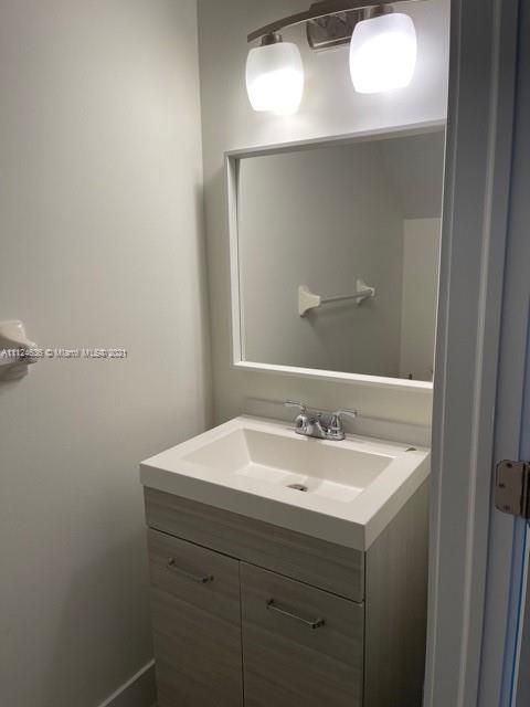 Recently Rented: $2,500 (2 beds, 2 baths, 1110 Square Feet)