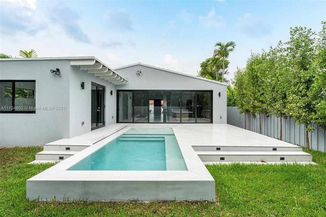 Recently Sold: $2,500,000 (4 beds, 3 baths, 0 Square Feet)