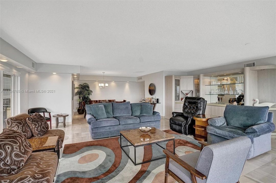 Recently Sold: $1,100,000 (2 beds, 2 baths, 2090 Square Feet)