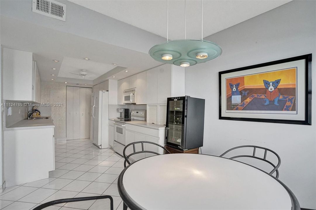 Recently Sold: $1,100,000 (2 beds, 2 baths, 2090 Square Feet)