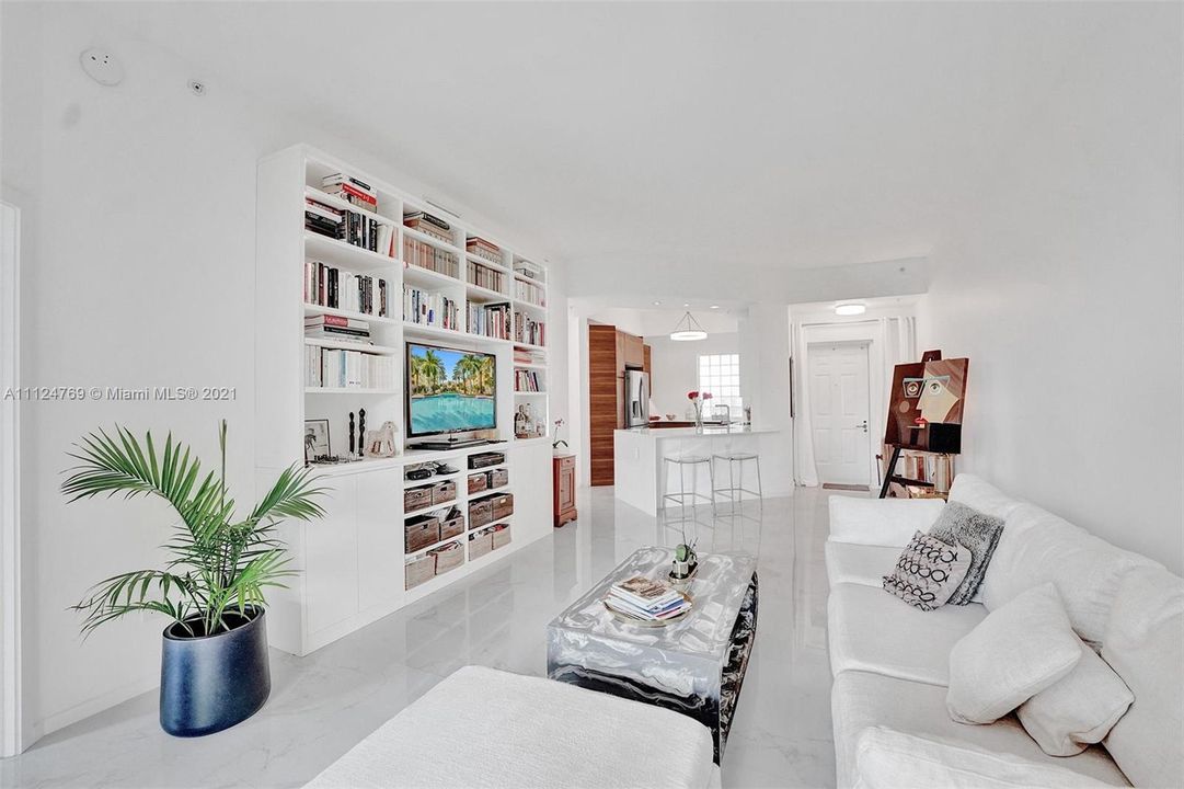 Recently Sold: $895,000 (2 beds, 2 baths, 940 Square Feet)