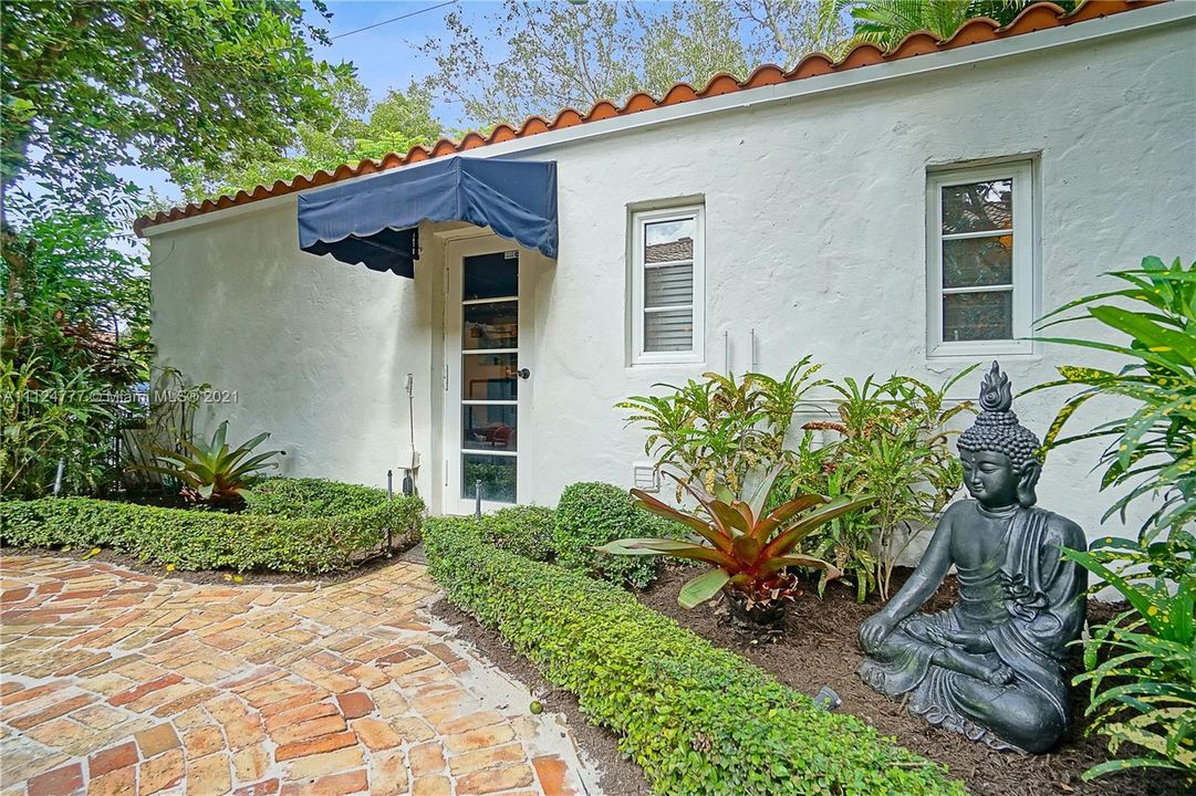 Recently Sold: $1,150,000 (3 beds, 2 baths, 1921 Square Feet)