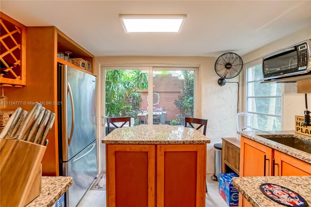 Recently Sold: $1,150,000 (3 beds, 2 baths, 1921 Square Feet)