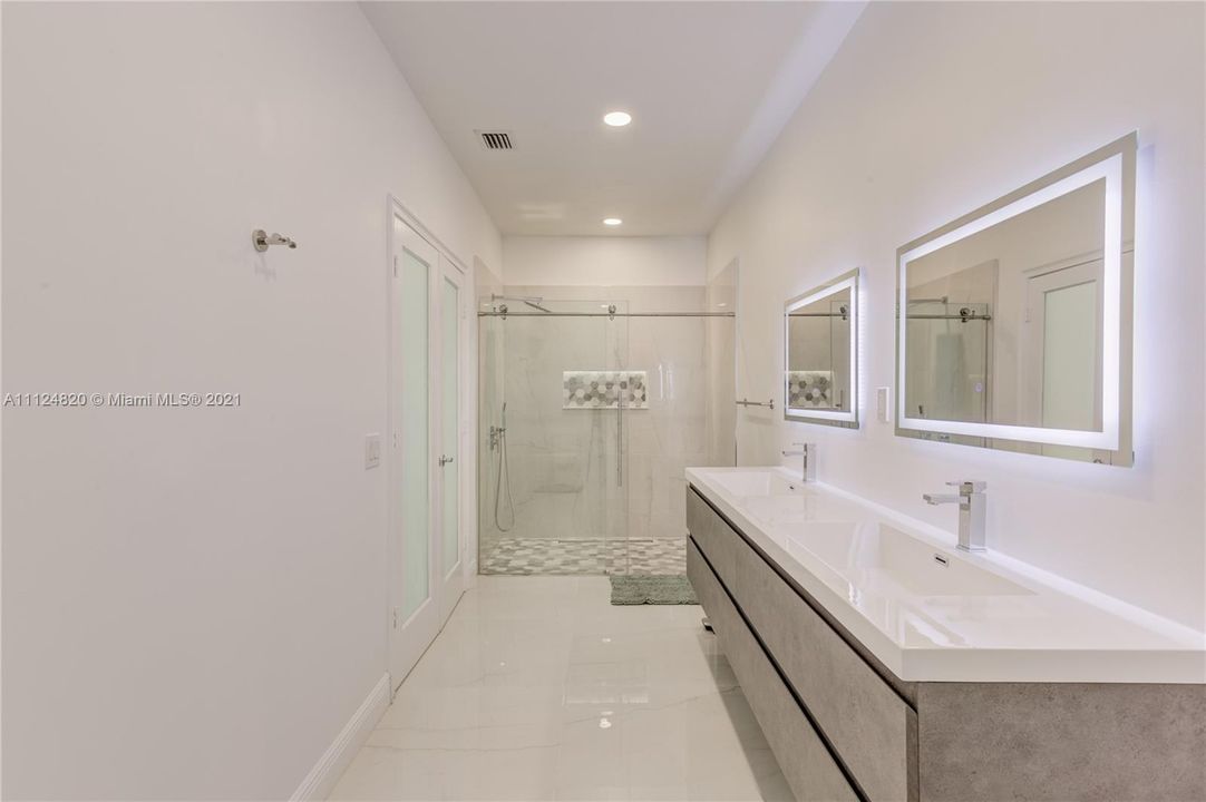 Recently Sold: $1,300,000 (3 beds, 2 baths, 2079 Square Feet)
