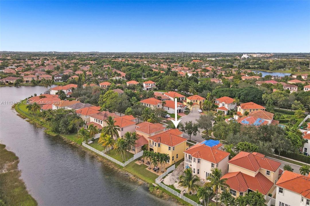Recently Sold: $650,000 (4 beds, 3 baths, 2688 Square Feet)