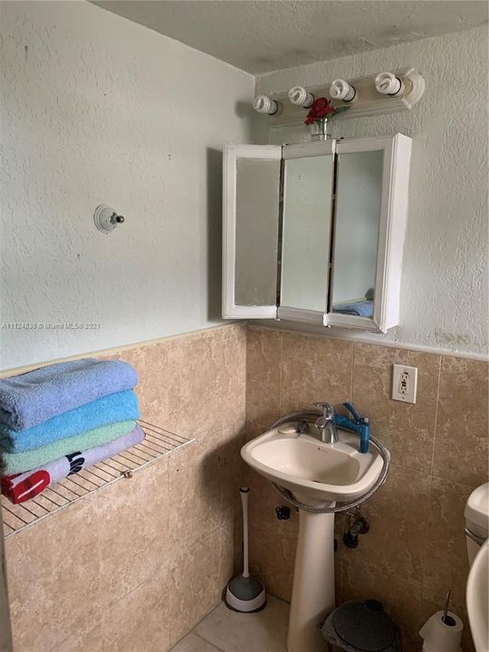 Recently Sold: $130,000 (1 beds, 1 baths, 558 Square Feet)