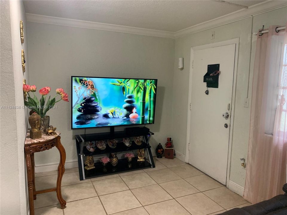 Recently Sold: $130,000 (1 beds, 1 baths, 558 Square Feet)