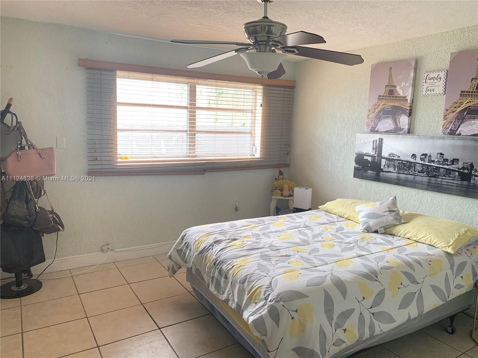 Recently Sold: $130,000 (1 beds, 1 baths, 558 Square Feet)