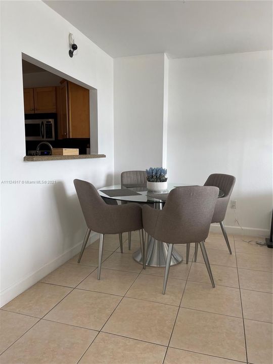 Recently Sold: $210,000 (1 beds, 1 baths, 755 Square Feet)