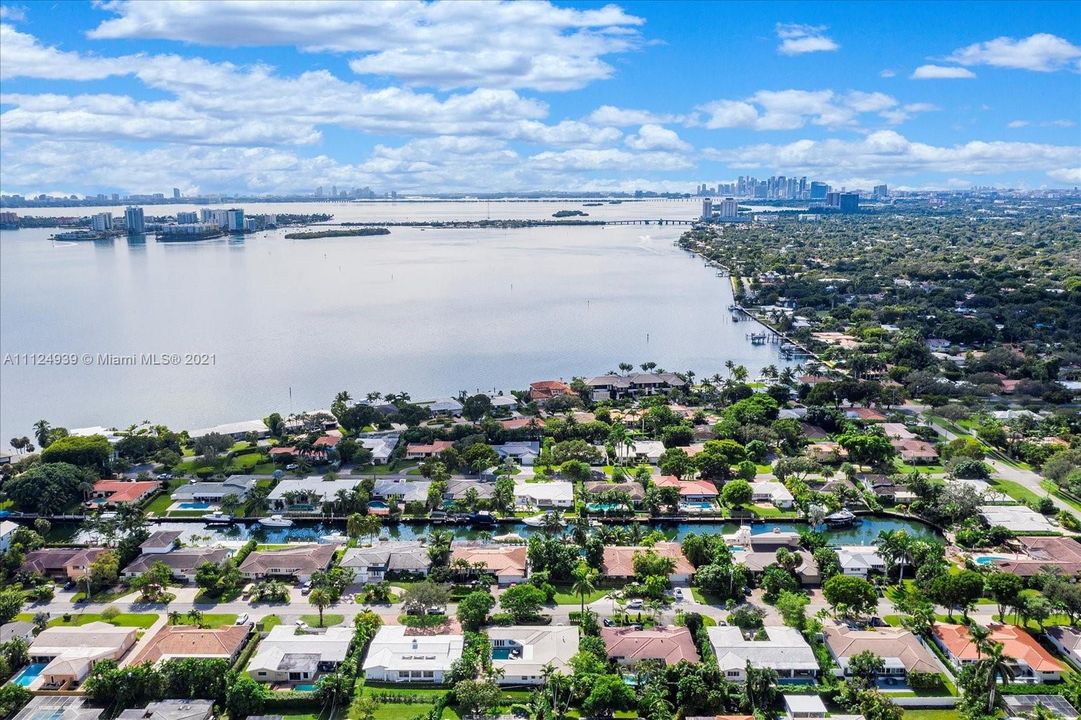 Recently Sold: $1,799,000 (3 beds, 3 baths, 2582 Square Feet)