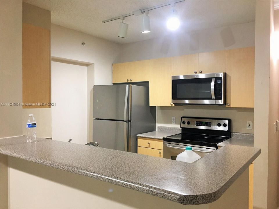 Recently Sold: $225,000 (1 beds, 1 baths, 755 Square Feet)