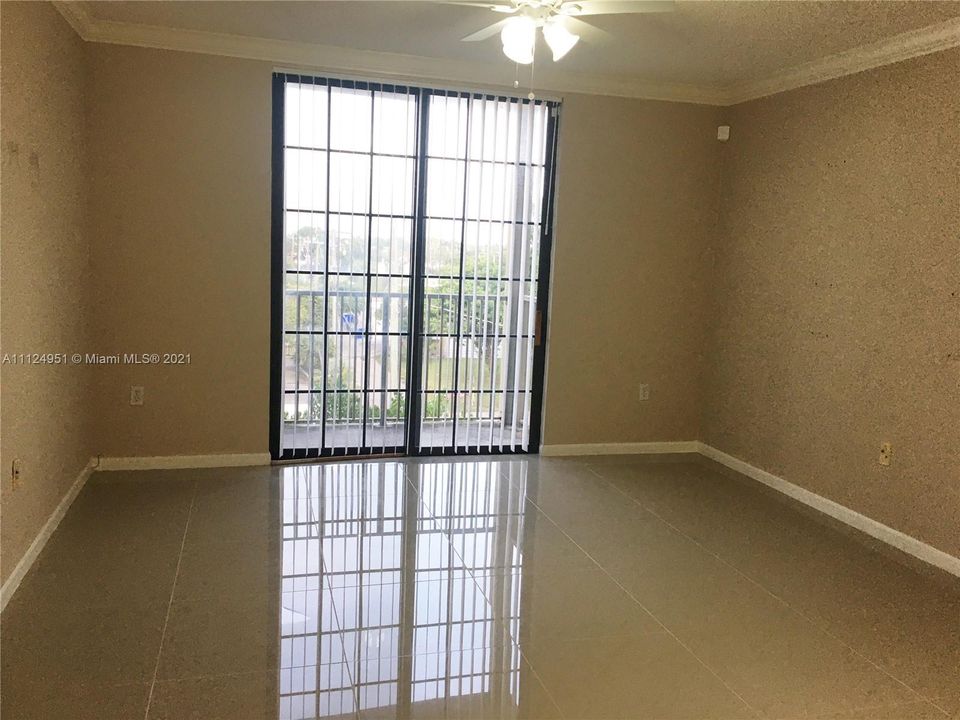 Recently Sold: $225,000 (1 beds, 1 baths, 755 Square Feet)