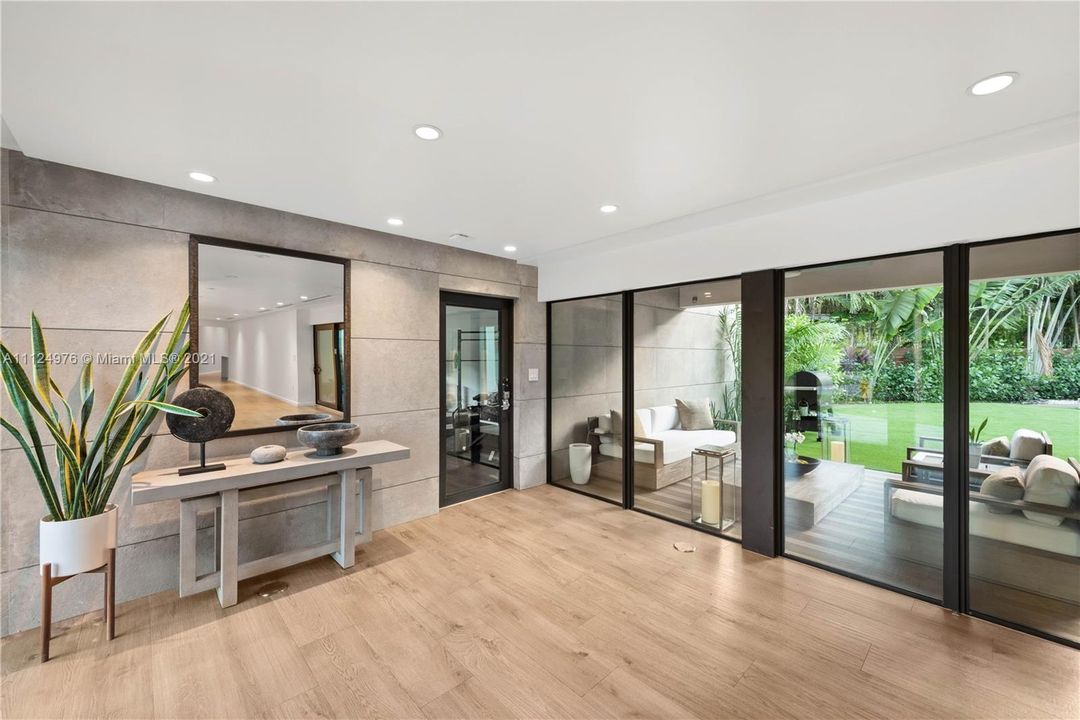 Recently Sold: $2,999,900 (4 beds, 3 baths, 4030 Square Feet)