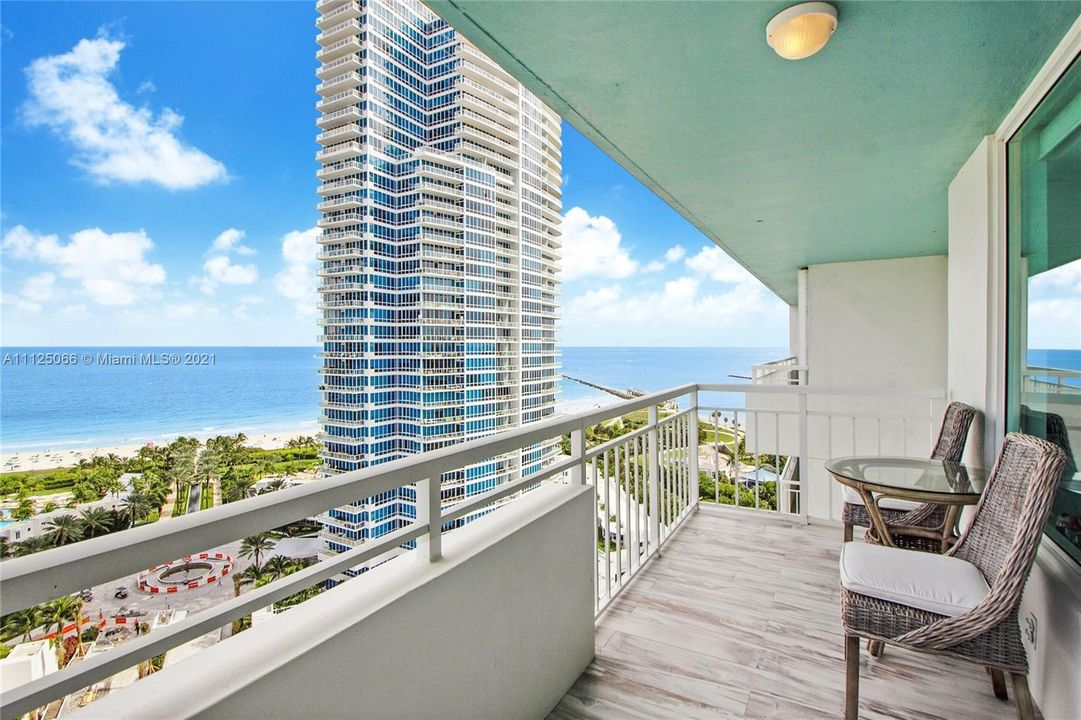 Recently Sold: $1,350,000 (2 beds, 2 baths, 1042 Square Feet)