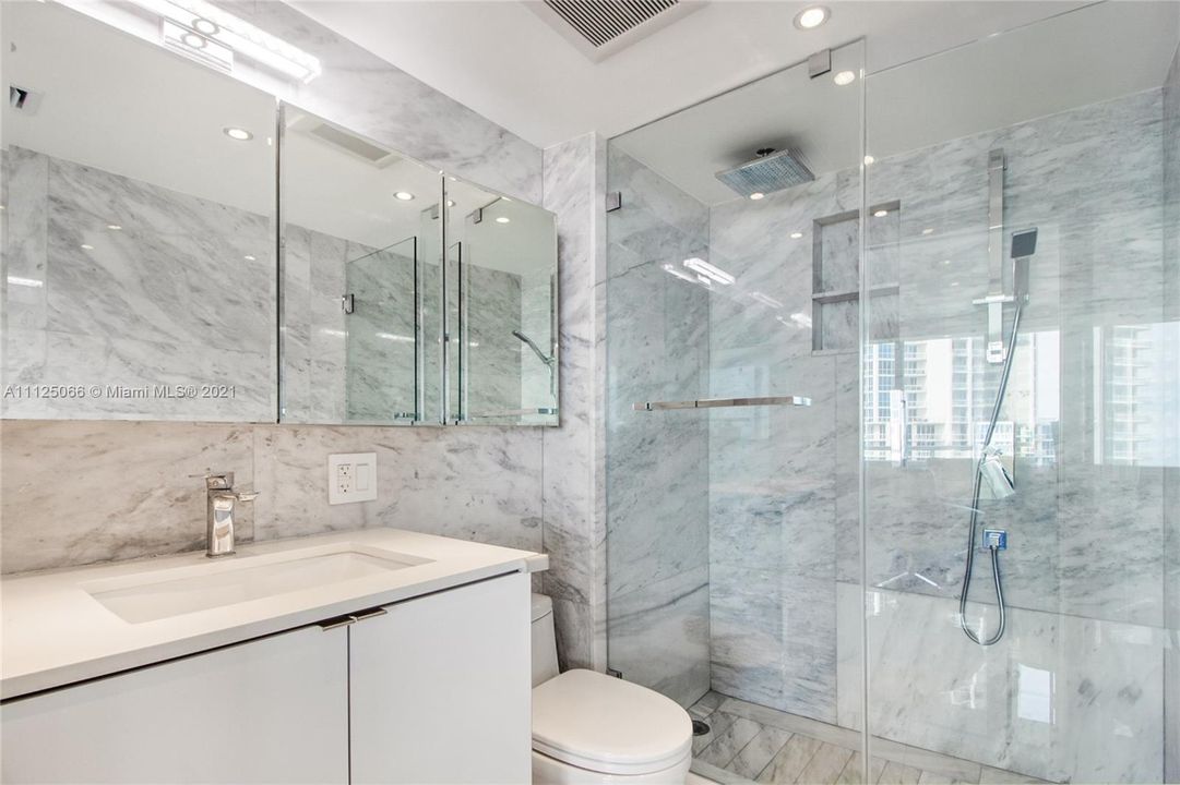 Recently Sold: $1,350,000 (2 beds, 2 baths, 1042 Square Feet)