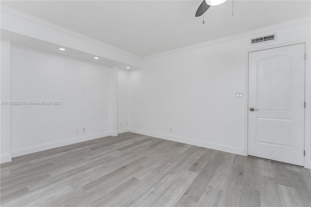 Недавно продано: $319,000 (2 спален, 2 ванн, 1175 Квадратных фут)