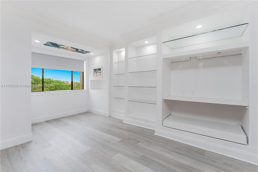Недавно продано: $319,000 (2 спален, 2 ванн, 1175 Квадратных фут)