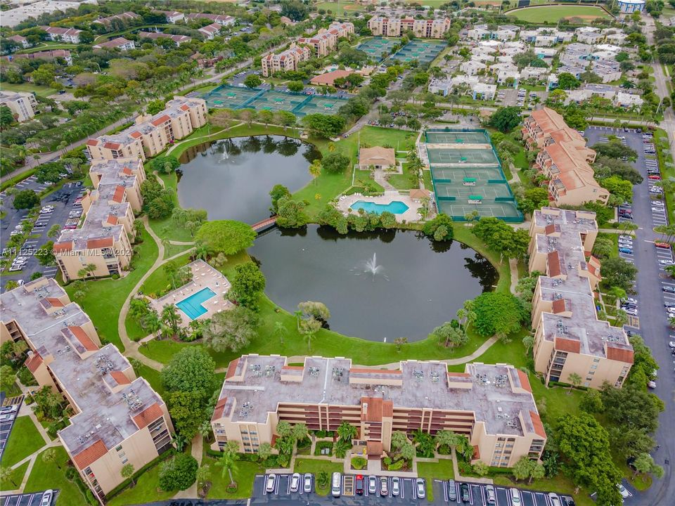 Недавно продано: $319,000 (2 спален, 2 ванн, 1175 Квадратных фут)