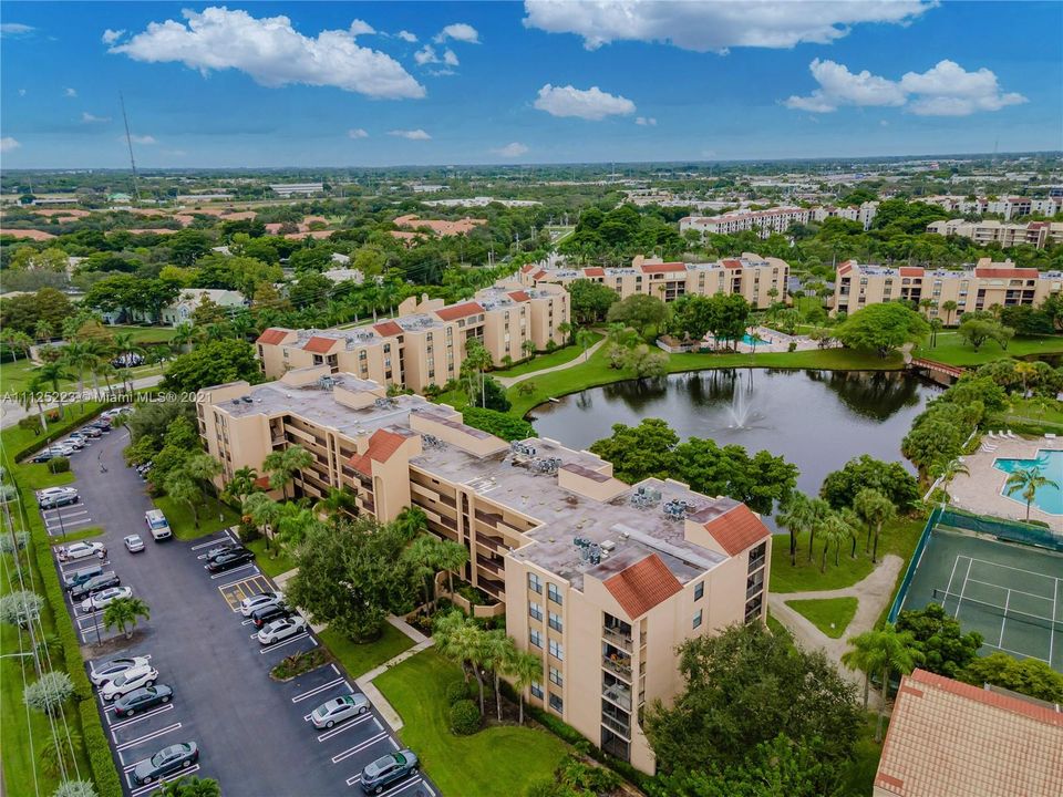 Недавно продано: $319,000 (2 спален, 2 ванн, 1175 Квадратных фут)