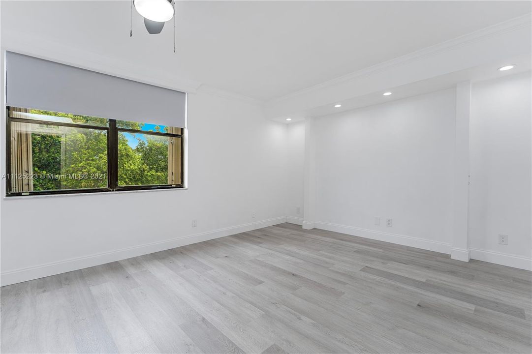 Недавно продано: $319,000 (2 спален, 2 ванн, 1175 Квадратных фут)