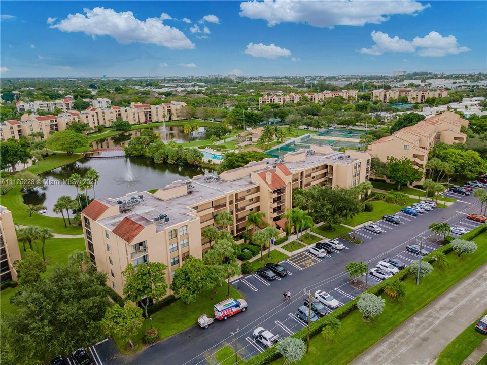 Недавно продано: $319,000 (2 спален, 2 ванн, 1175 Квадратных фут)
