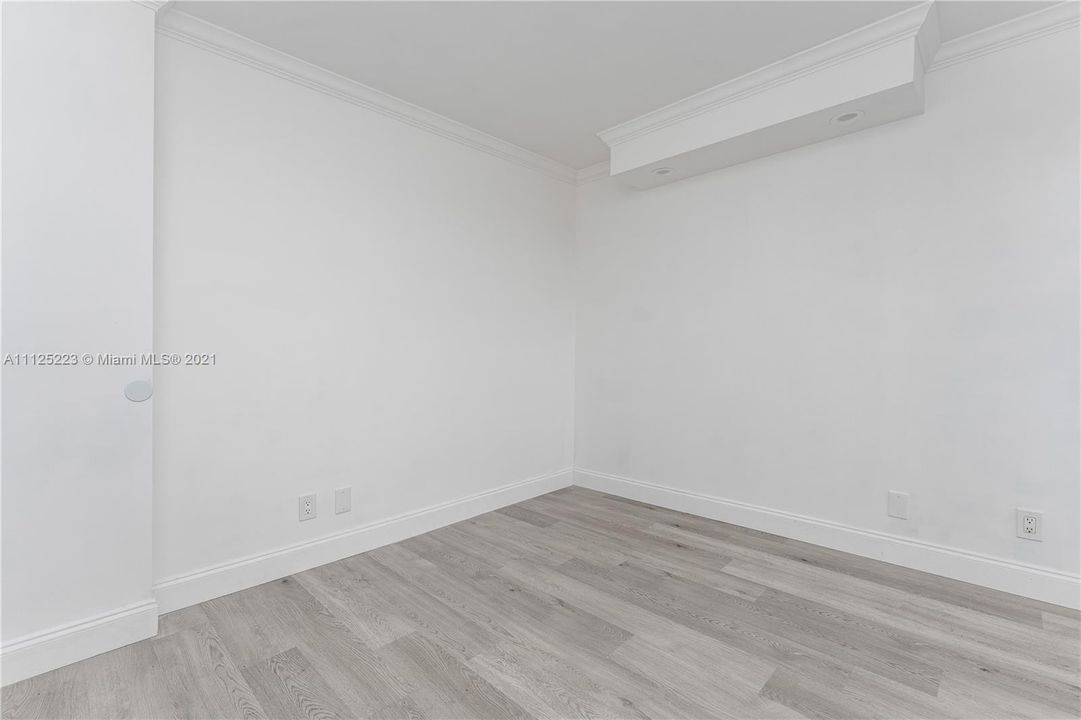Недавно продано: $319,000 (2 спален, 2 ванн, 1175 Квадратных фут)