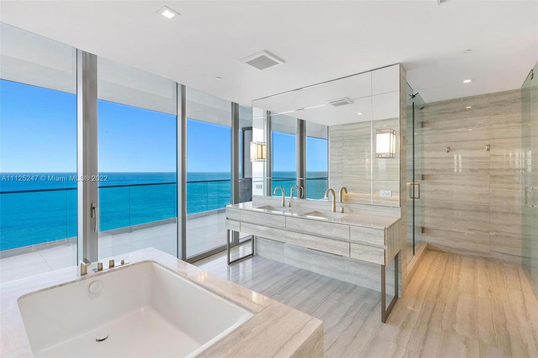 Recently Sold: $5,820,000 (4 beds, 5 baths, 3255 Square Feet)