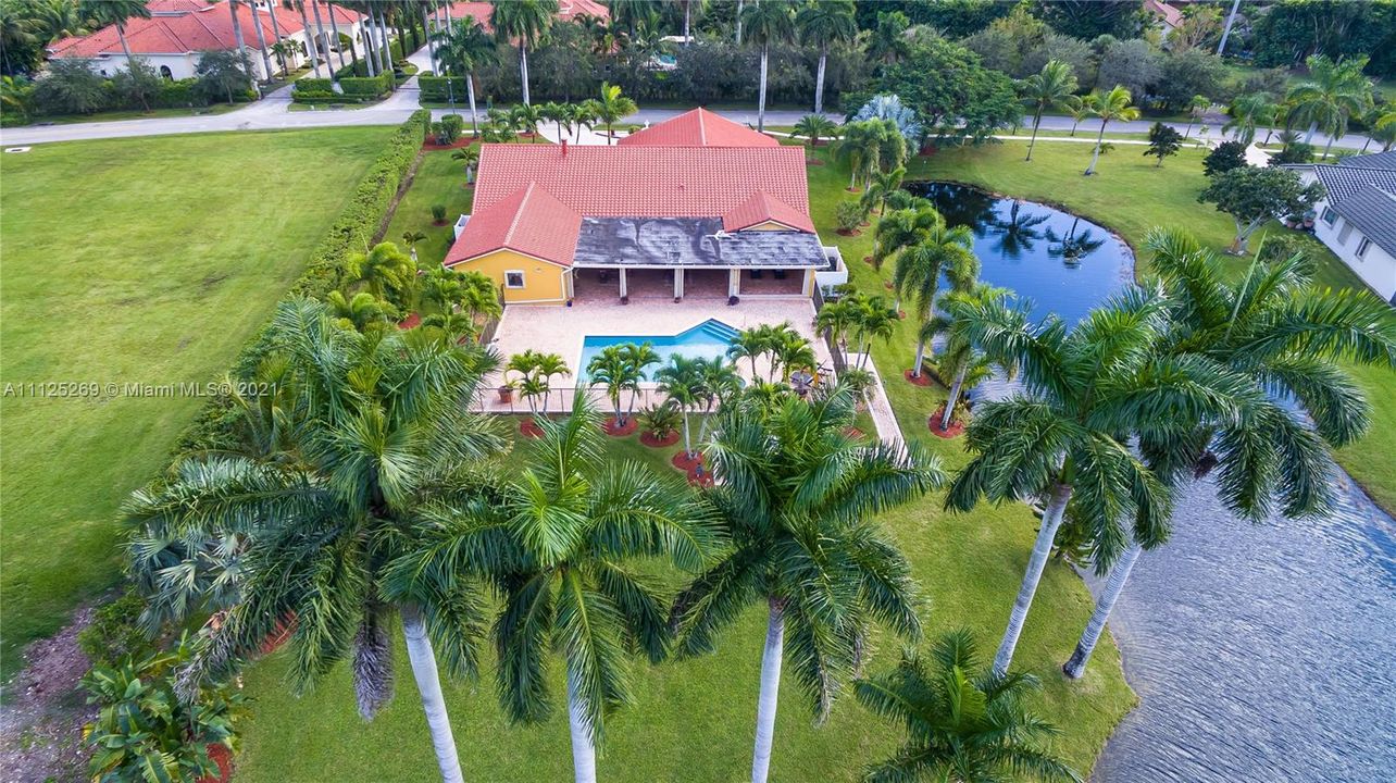 Recently Sold: $1,300,000 (5 beds, 4 baths, 4227 Square Feet)