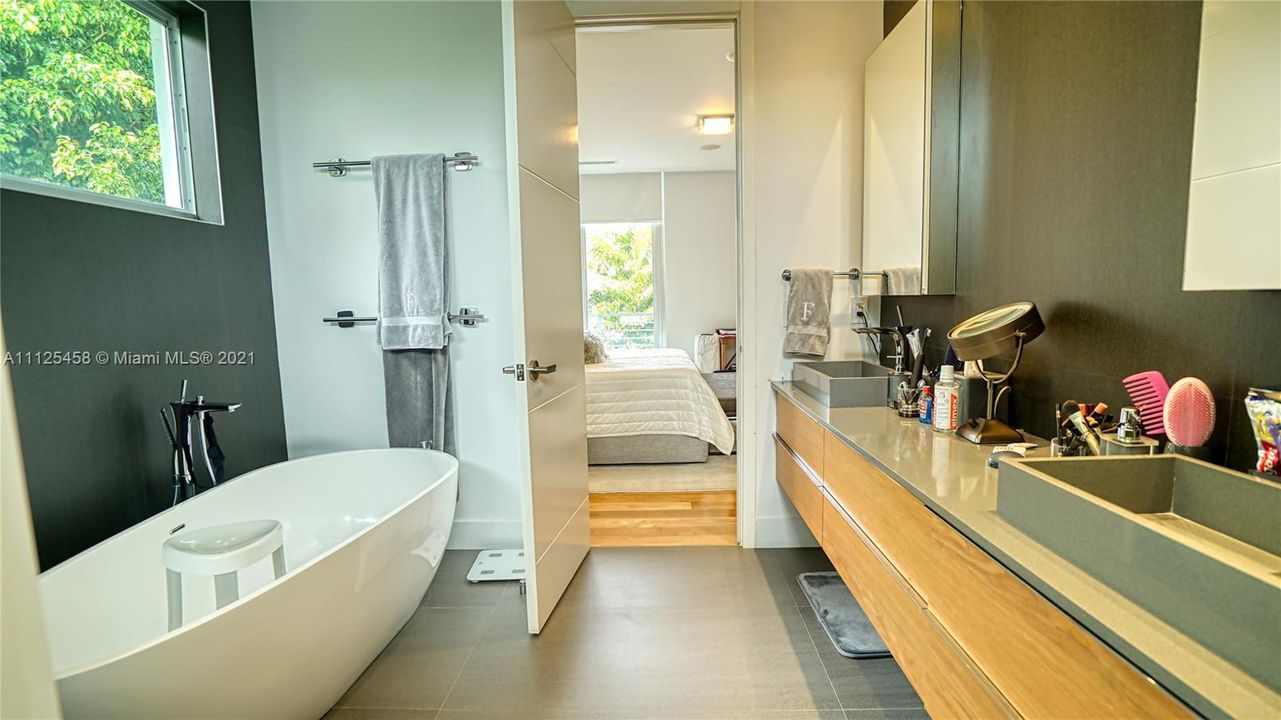 Недавно арендовано: $22,000 (5 спален, 5 ванн, 3650 Квадратных фут)