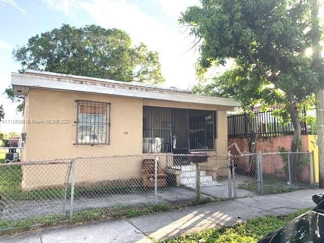 Recently Sold: $900,000 (4 beds, 2 baths, 1252 Square Feet)