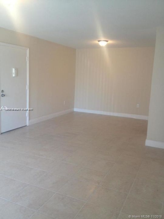 Recently Rented: $1,400 (2 beds, 2 baths, 949 Square Feet)