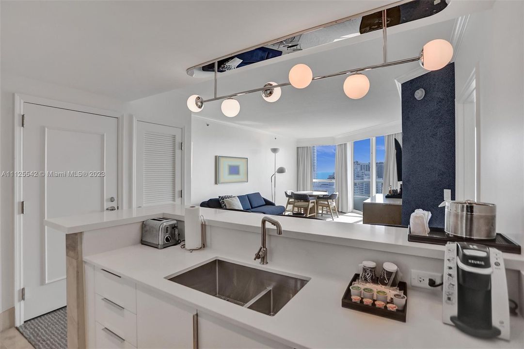 Active With Contract: $2,400,000 (2 beds, 3 baths, 1528 Square Feet)