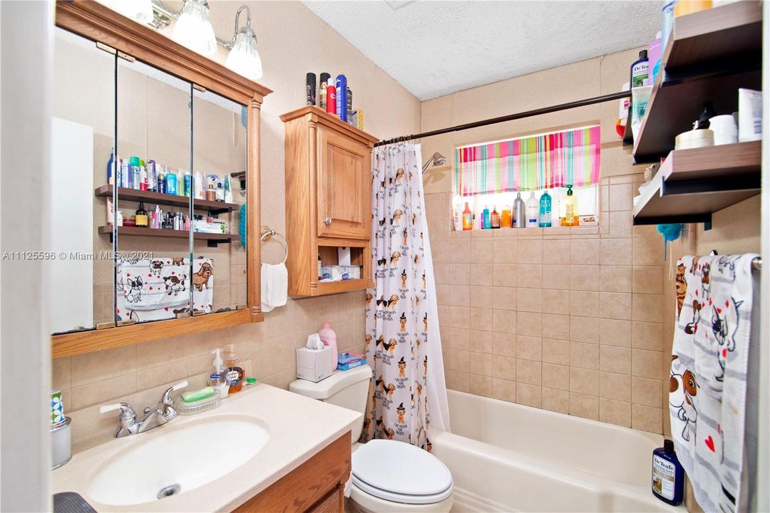 Recently Sold: $480,000 (2 beds, 1 baths, 1149 Square Feet)