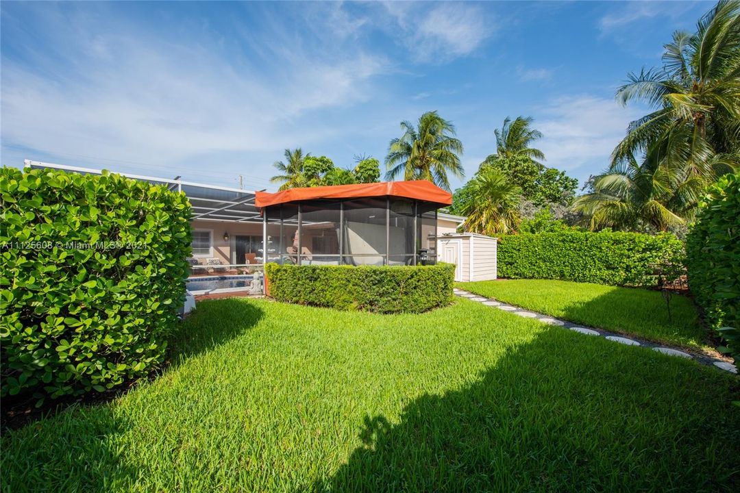 Recently Sold: $1,950,000 (3 beds, 3 baths, 2303 Square Feet)