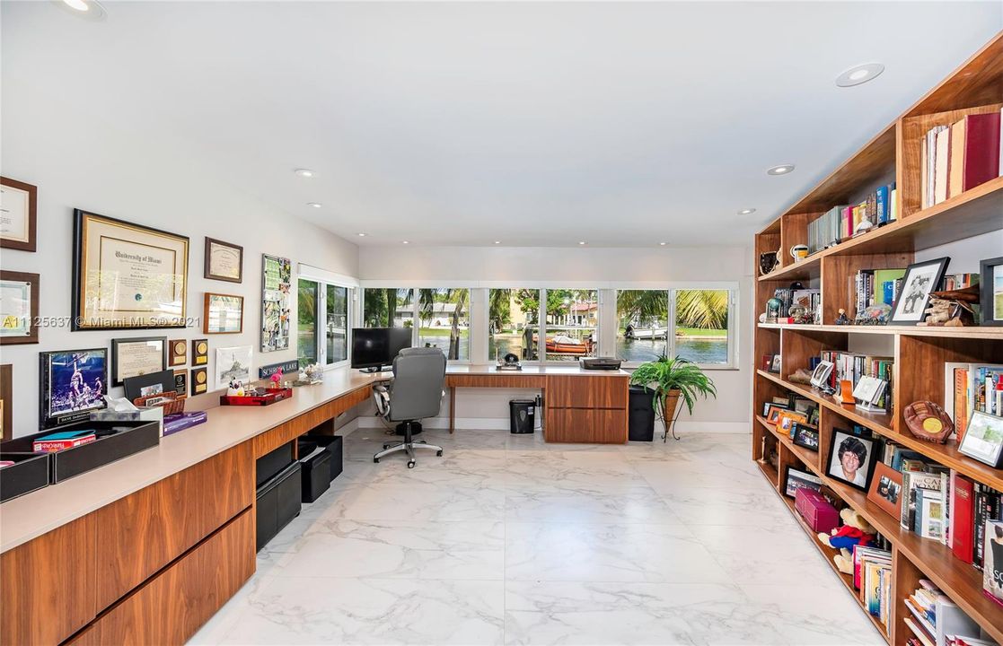 Recently Sold: $3,300,000 (3 beds, 2 baths, 3850 Square Feet)