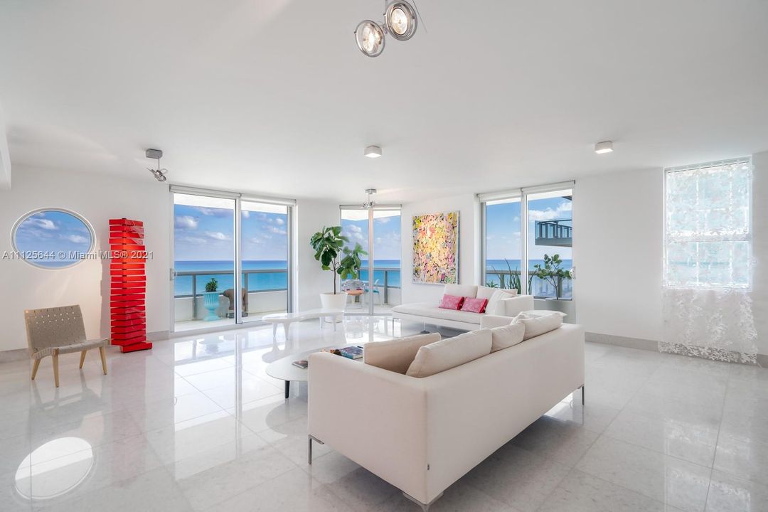 Recently Sold: $4,595,000 (4 beds, 5 baths, 4599 Square Feet)