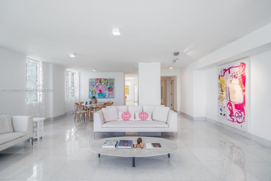 Recently Sold: $4,595,000 (4 beds, 5 baths, 4599 Square Feet)